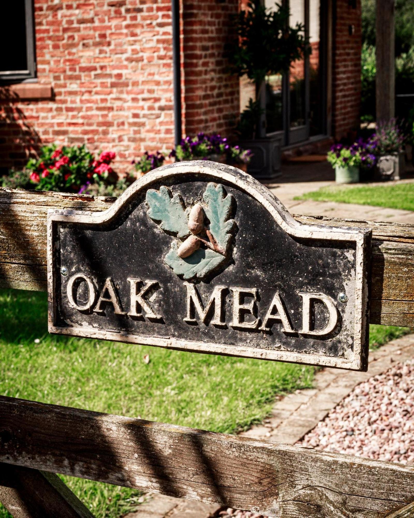 Вилла Oak Mead Рексем Экстерьер фото
